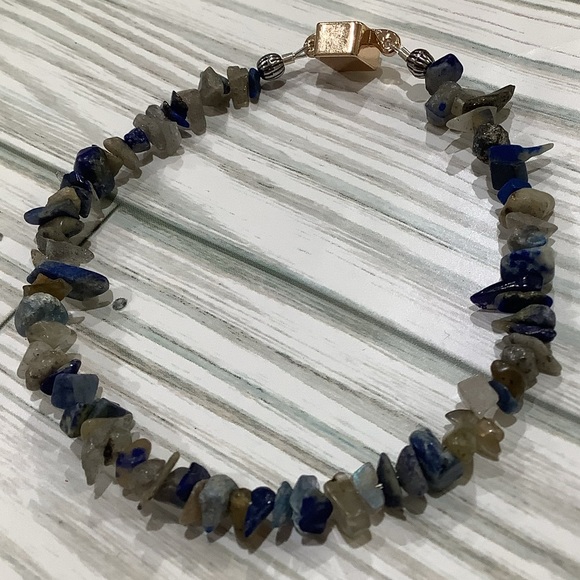 Handmade blue lapis and gemstone bracelet - Picture 4 of 4
